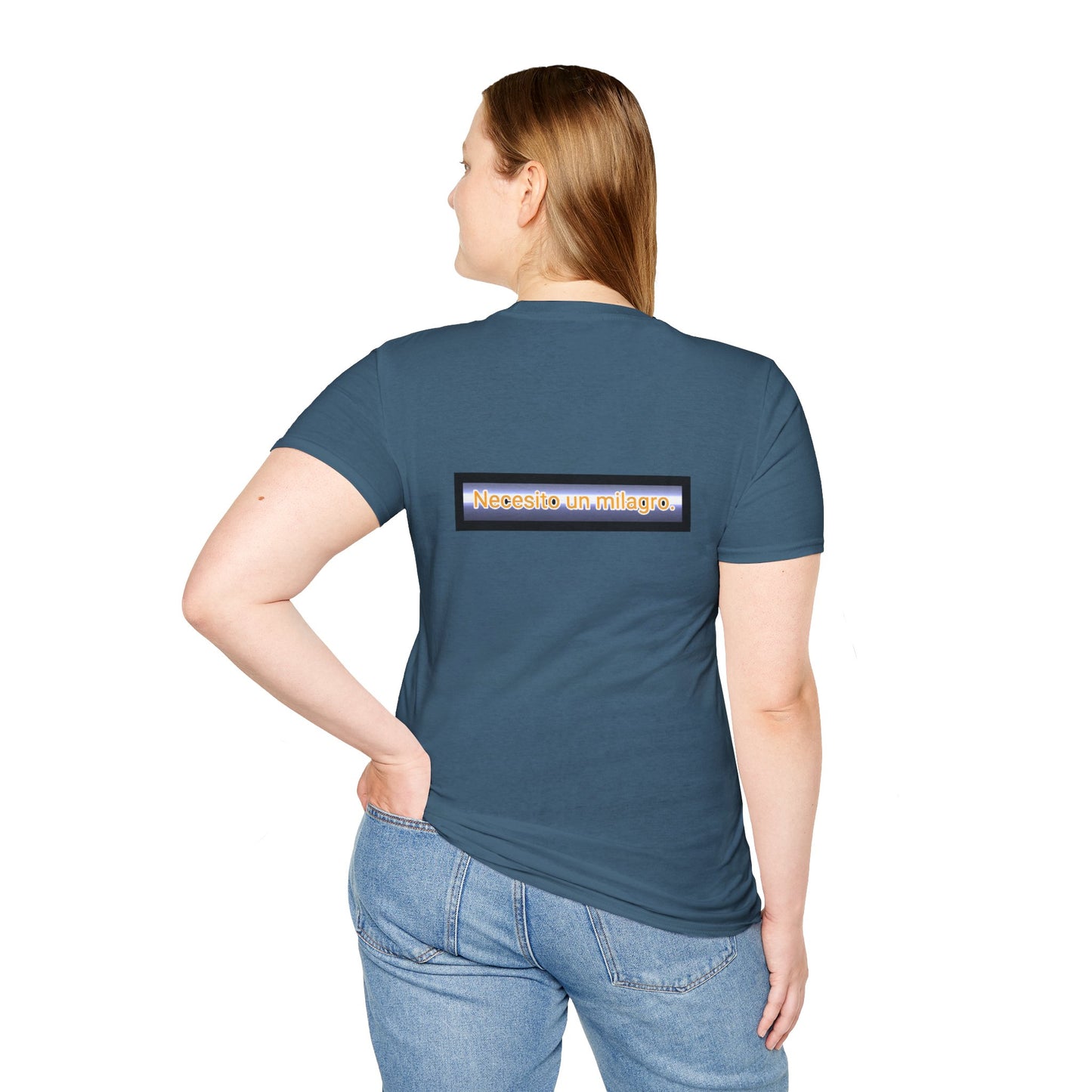 Necesito un milagro. -Unisex Softstyle T-Shirt