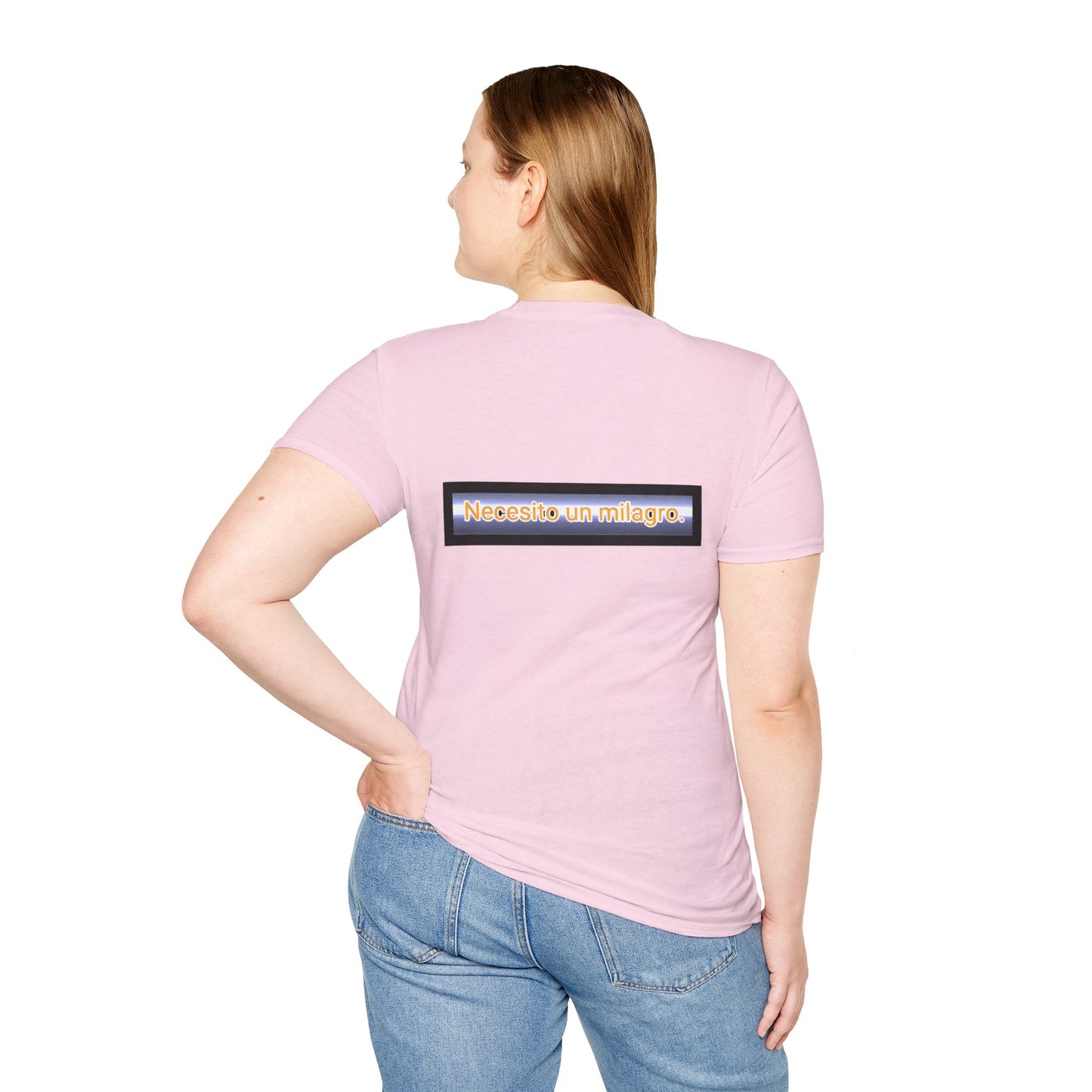 Necesito un milagro. -Unisex Softstyle T-Shirt