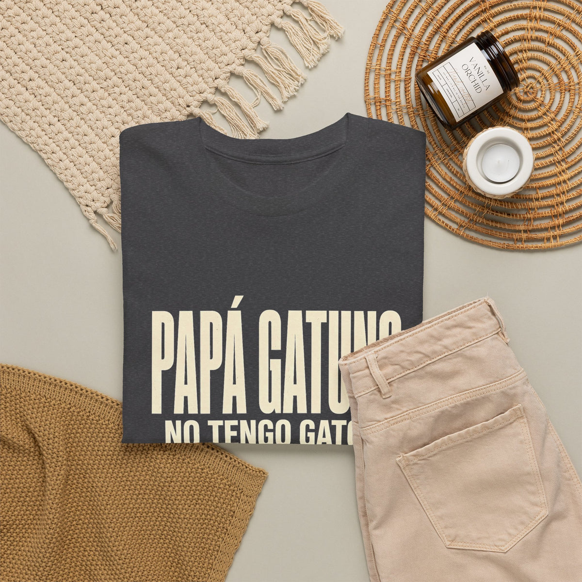 Camiseta Papá Gatuno - No Tengo Gatos. Trabajo Para Ellos. Camiseta Divertida para Papás de Gatos - Edición Económica
