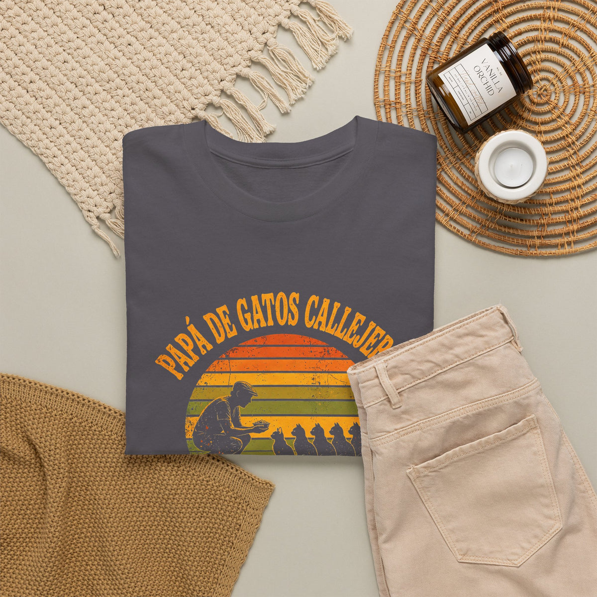 Camiseta Papá de Gatos Callejeros - Atardecer Retro, Desde la Comida de las 5 A.M. - Edición Económica