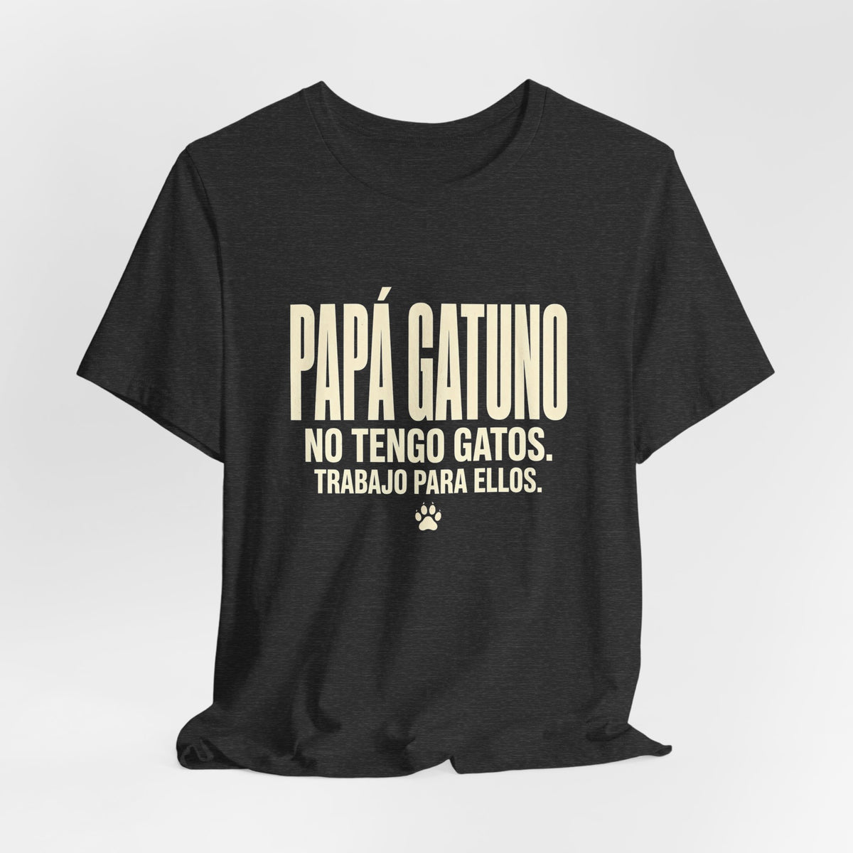 Camiseta Papá Gatuno - No Tengo Gatos. Trabajo Para Ellos. Camiseta Divertida para Papás de Gatos