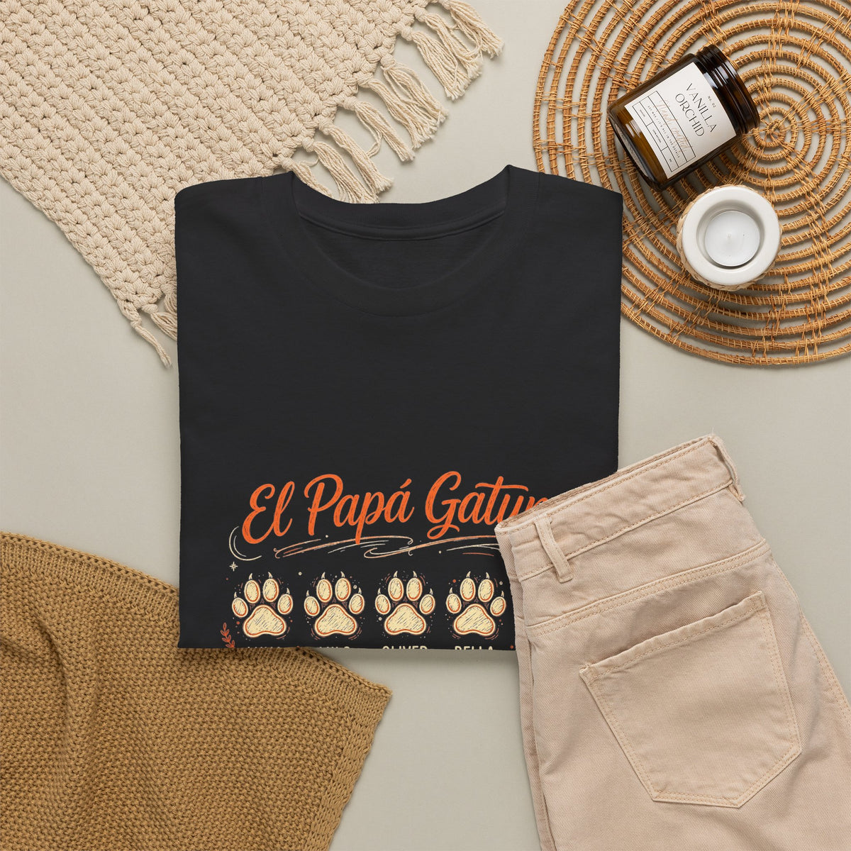 Camiseta El Papá Gatuno - Huellas con Nombres de Gatos, En Minoría y Feliz - Edición Económica