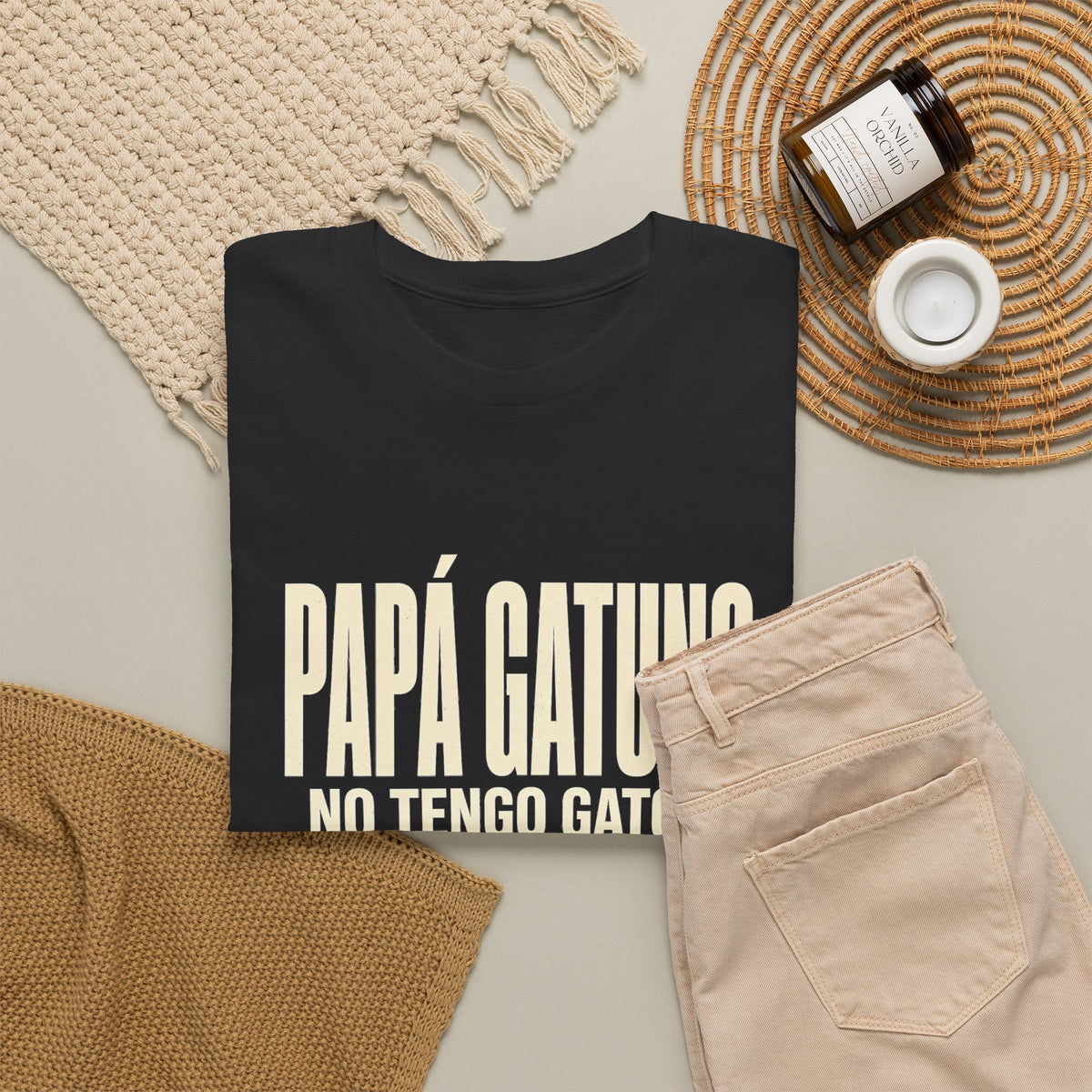 Camiseta Papá Gatuno - No Tengo Gatos. Trabajo Para Ellos. Camiseta Divertida para Papás de Gatos - Edición Económica