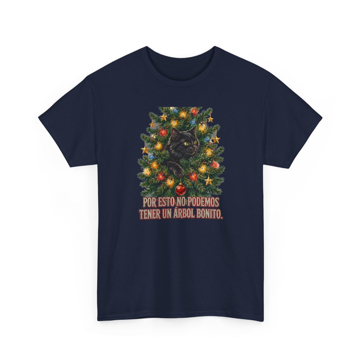 Gato en el Arbol de Navidad - Por Esto No Podemos Tener un Arbol Bonito - Camiseta en Espanol - Edicion Economica